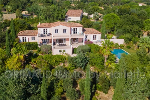 Beautiful Provencal villa with sea view, quiet and near the Be