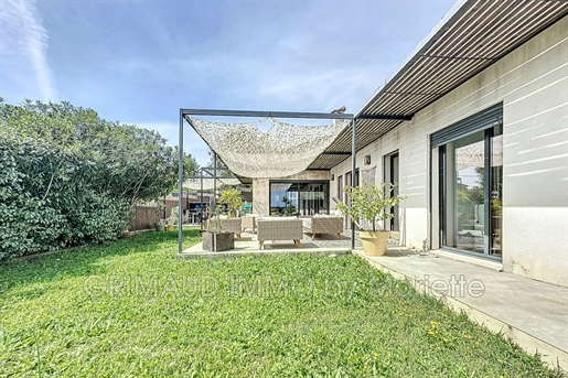 4 bedroom villa with swimming pool