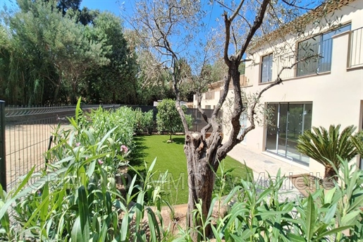 Joli mazet avec jardinet et deux terrasses, a pied des plages,