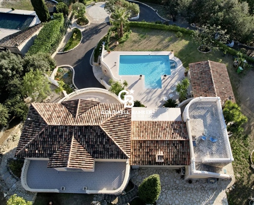 Villa d'Exception: Vue Panoramique sur Mer et Chef-d'Œuvre d'Artisanat