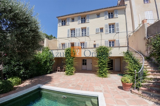 In Grimaud (83), huge village house with terrace to make your life dream come true