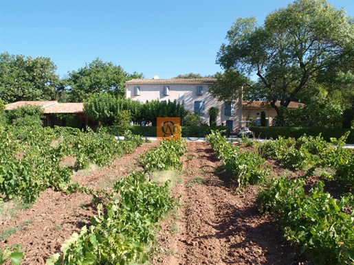 Stylish provencal bastide with own vinyards
