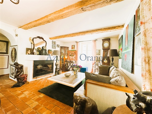 Uniek dorpshuis met groot terras en 8 kamers in La Garde-Freinet met Azur Orange