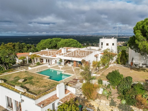 Farm with 3.7 hectares, located very close to Lisbon