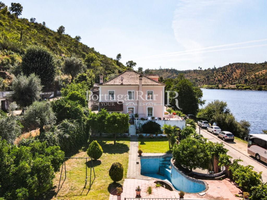 Fantastic 8-bedroom manor house in Praia do Alamal