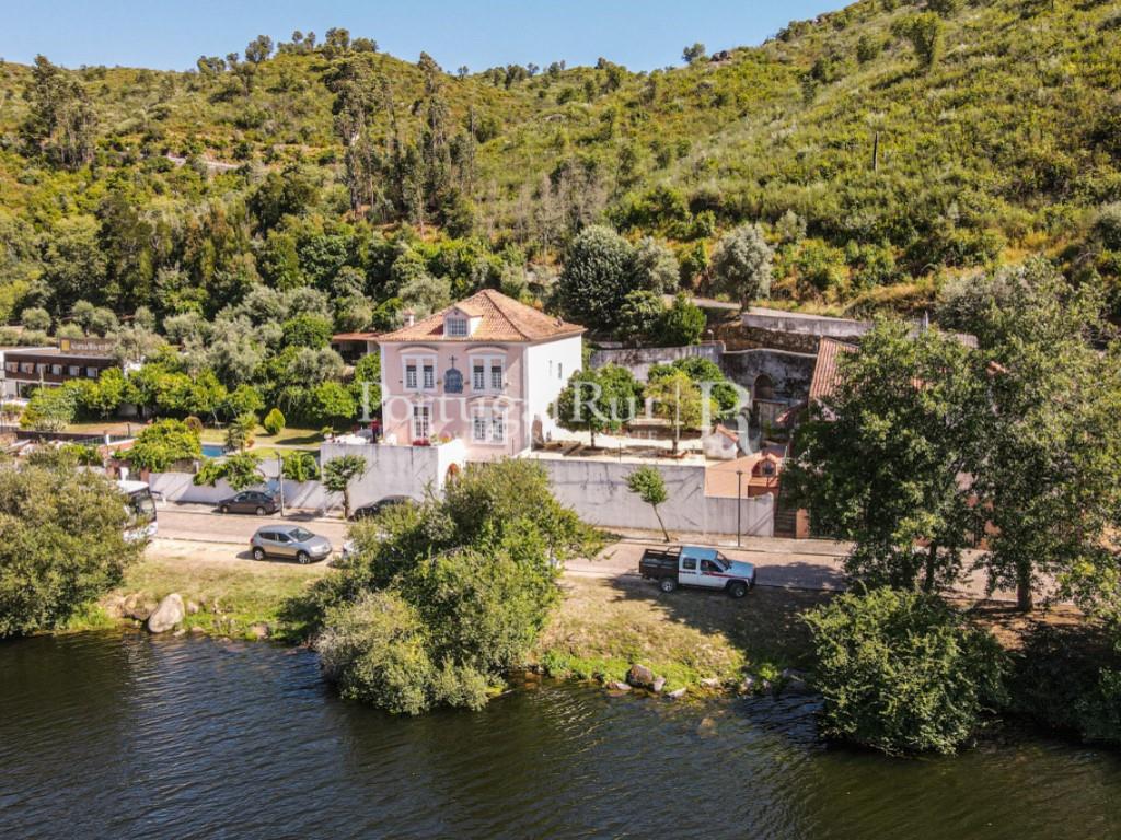 Fantastic 8-bedroom manor house in Praia do Alamal
