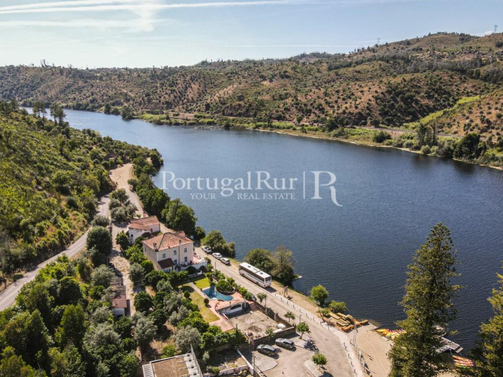 Fantastic 8-bedroom manor house in Praia do Alamal