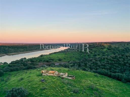 269 ha estate with irrigated land and cork oak forest, near the Guadiana