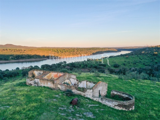 269 ha estate with irrigated land and cork oak forest, near the Guadiana