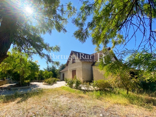 4-Bedroom farmhouse and studio on 13 hectares of land