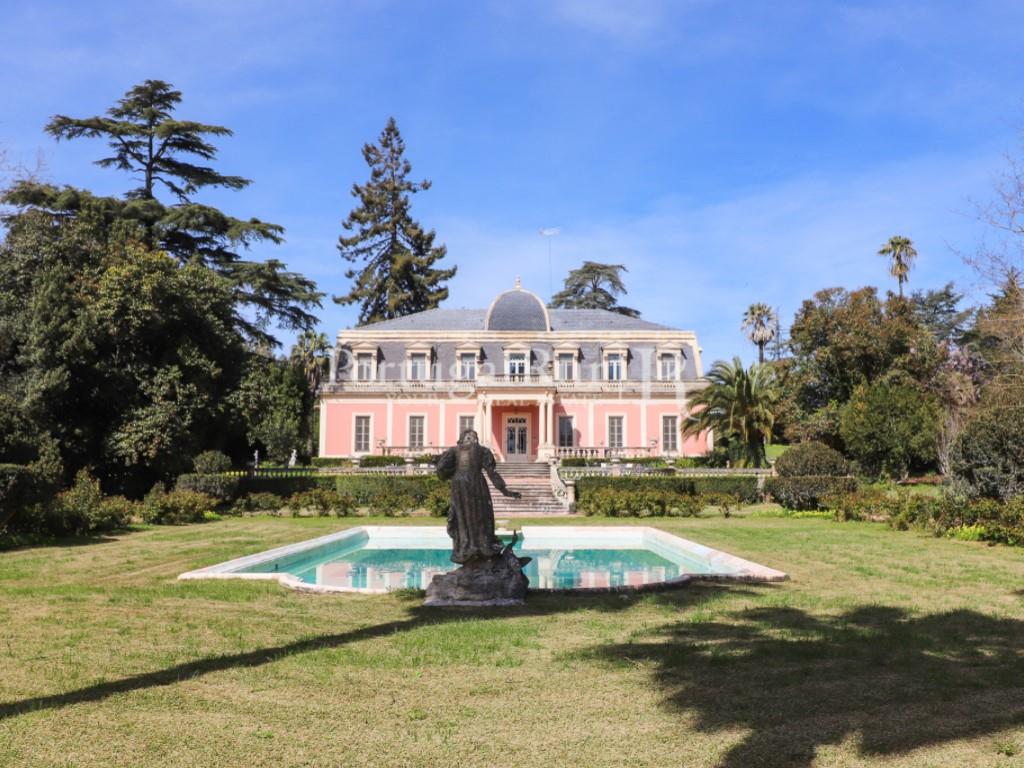 19Th century botanical garden and palace estate