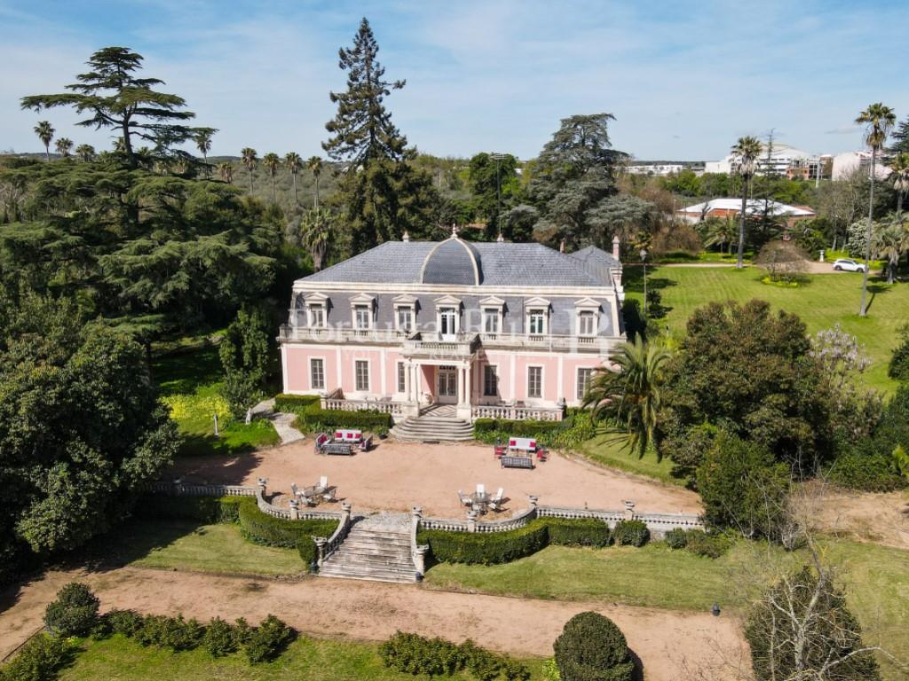 19Th century botanical garden and palace estate