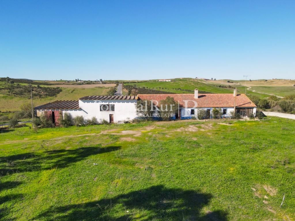 Herdade com 53 hectares em Castro Verde