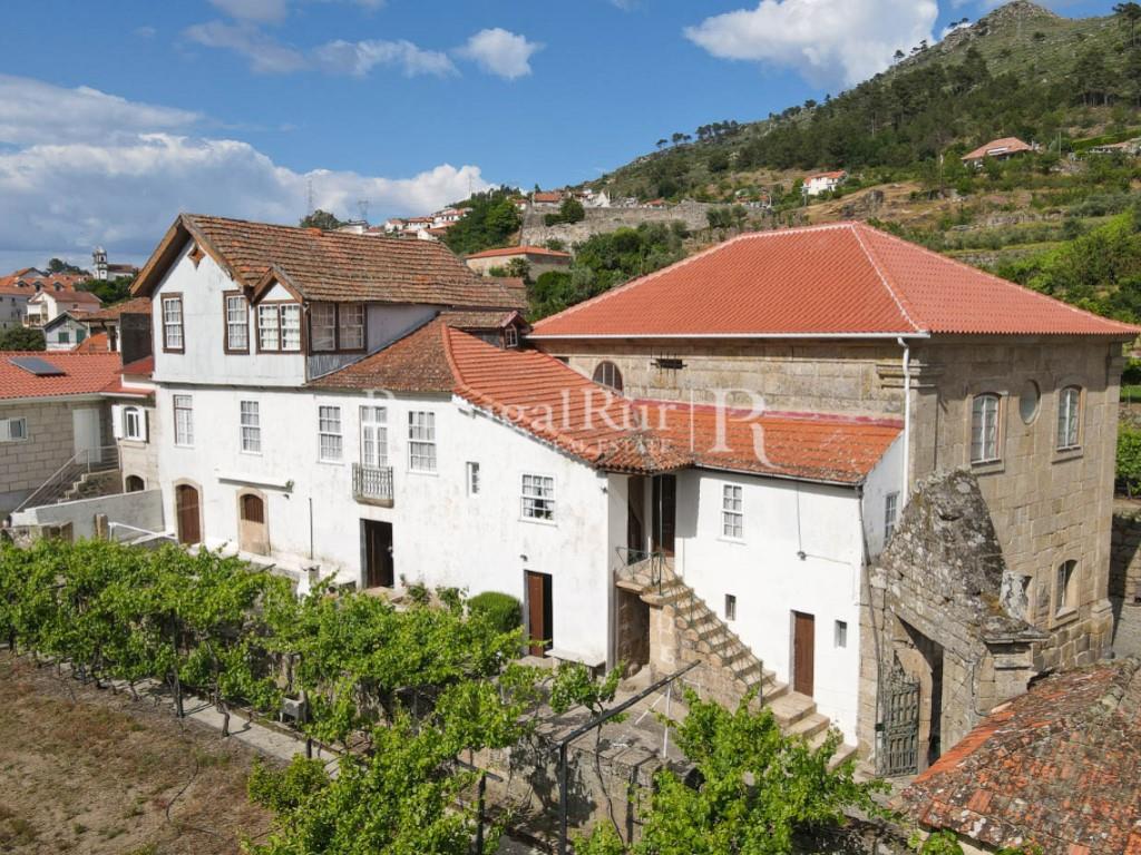 Century-Old Farm with Manor House in Viseu