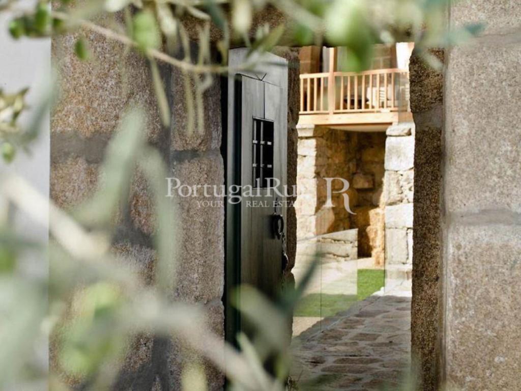 Manor House from the Xviii Century working as Rural Tourism