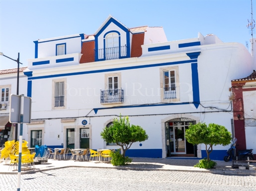 Property with 4 independent apartments and patios in the center of Borba