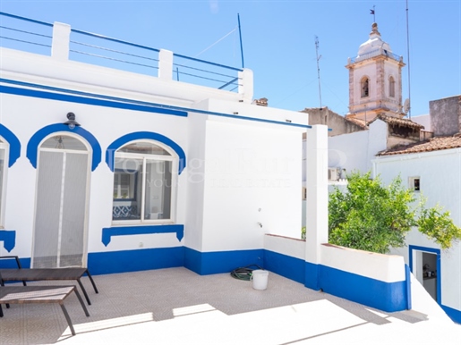 Property with 4 independent apartments and patios in the center of Borba