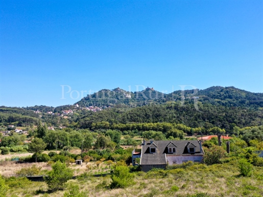 Quintinha com vistas para a vila de Sintra e Palácio da Pena