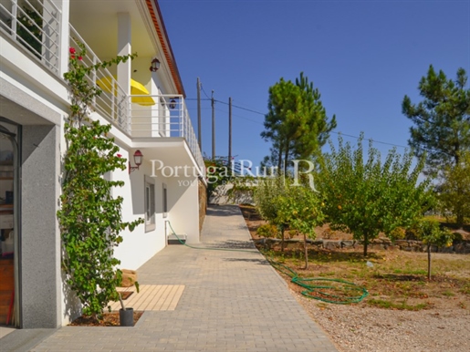 Fantastic villa with garden and plot of land in Cardigos
