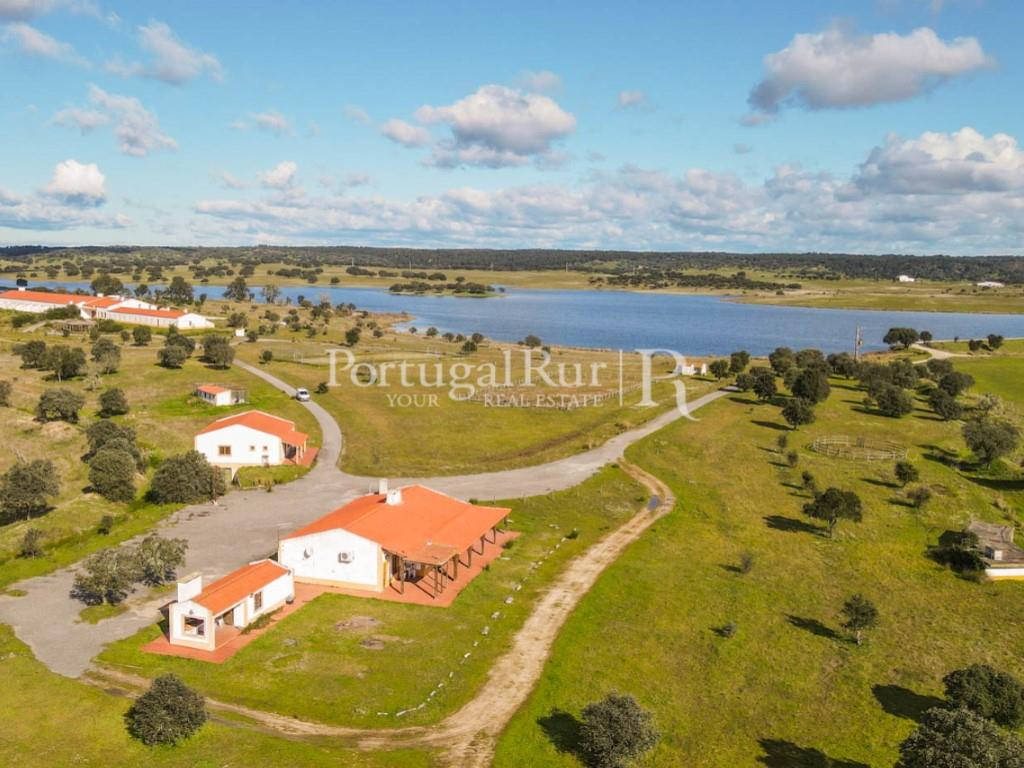 Property of 50 ha with Rural Hotel by a lake in the Portalegre area