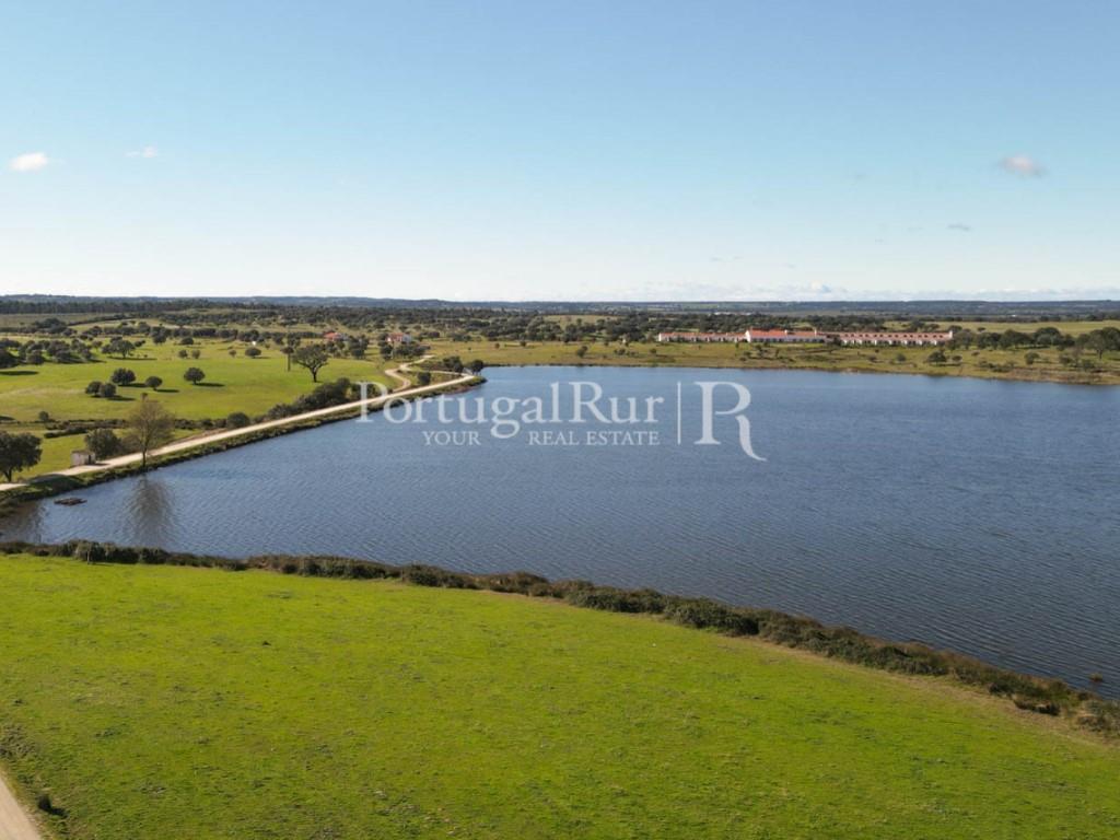Property of 50 ha with Rural Hotel by a lake in the Portalegre area