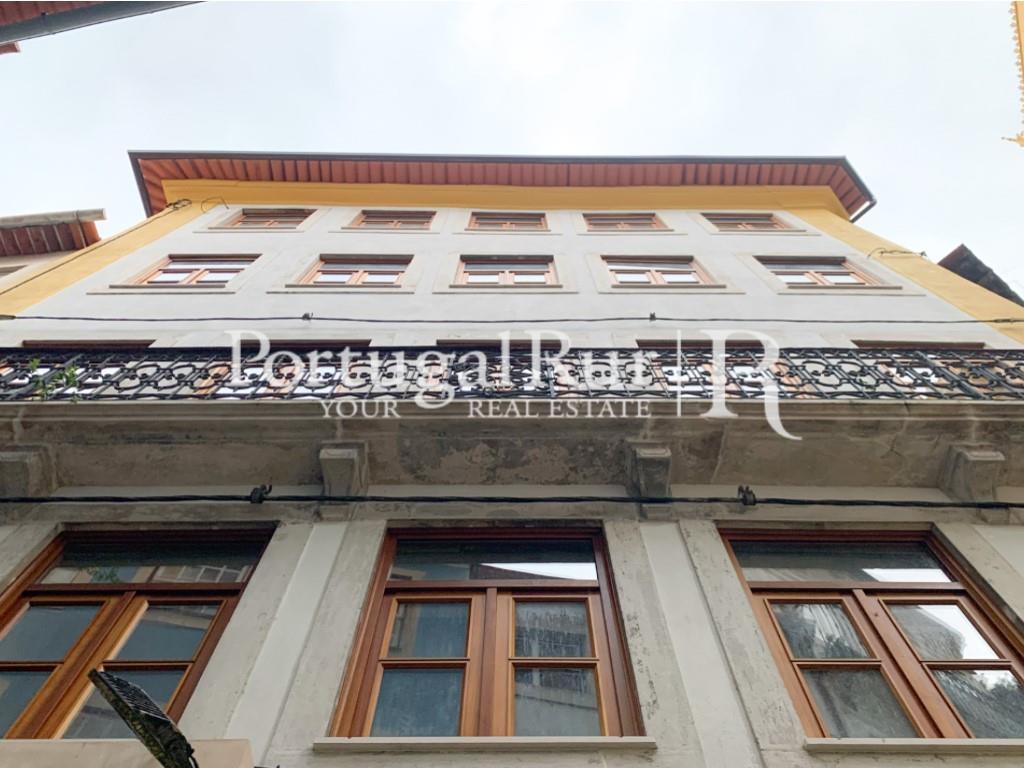 Downtown Coimbra Building - 9 apartments 2 comercial space