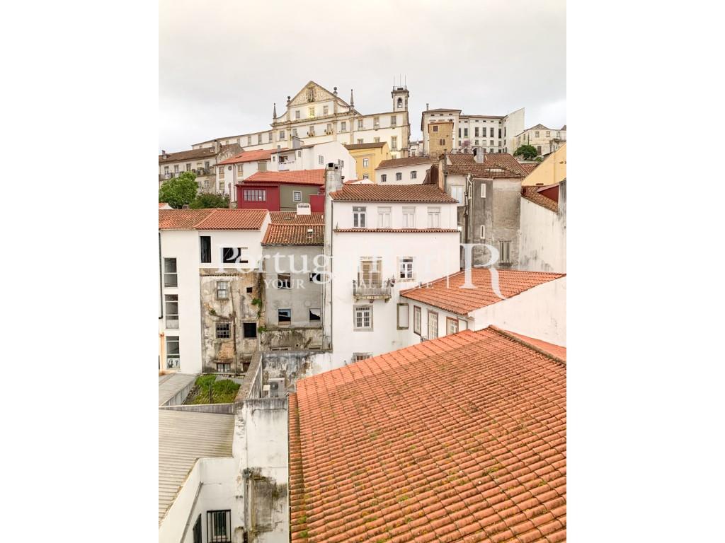 Downtown Coimbra Building - 9 apartments 2 comercial space