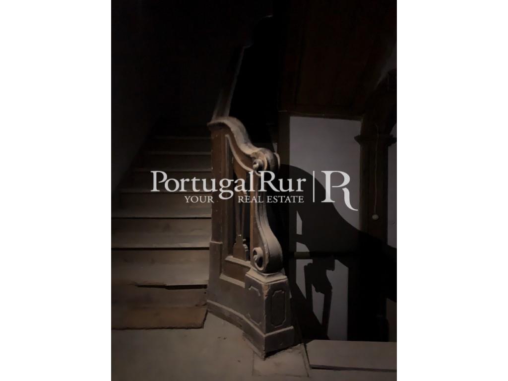 Downtown Coimbra Building - 9 apartments 2 comercial space