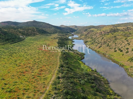 Hunting estates with 1300 hectares, next to the Guadiana river
