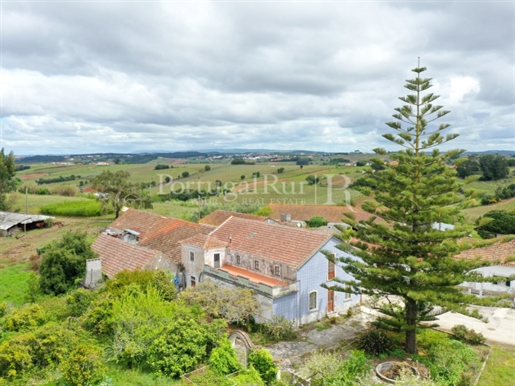 Farm with 10 hectares and several buildings 30 minutes from the sea