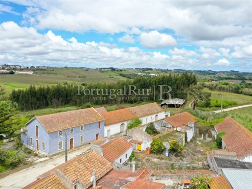 Farm with 10 hectares and several buildings 30 minutes from the sea