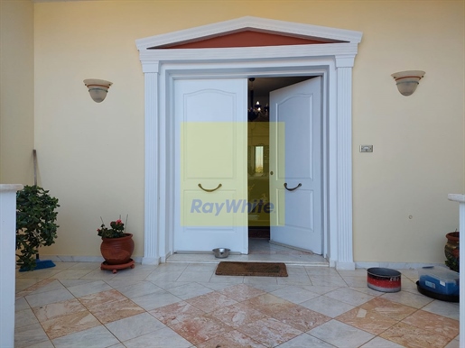 138111 - Villa For sale, Korinthos, 300 sq.m., €480,000