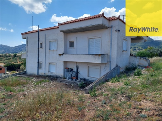 323570 - Μονοκατοικία προς πώληση στα Εξαμίλια Κορινθίας 230 τ.μ., €230.000