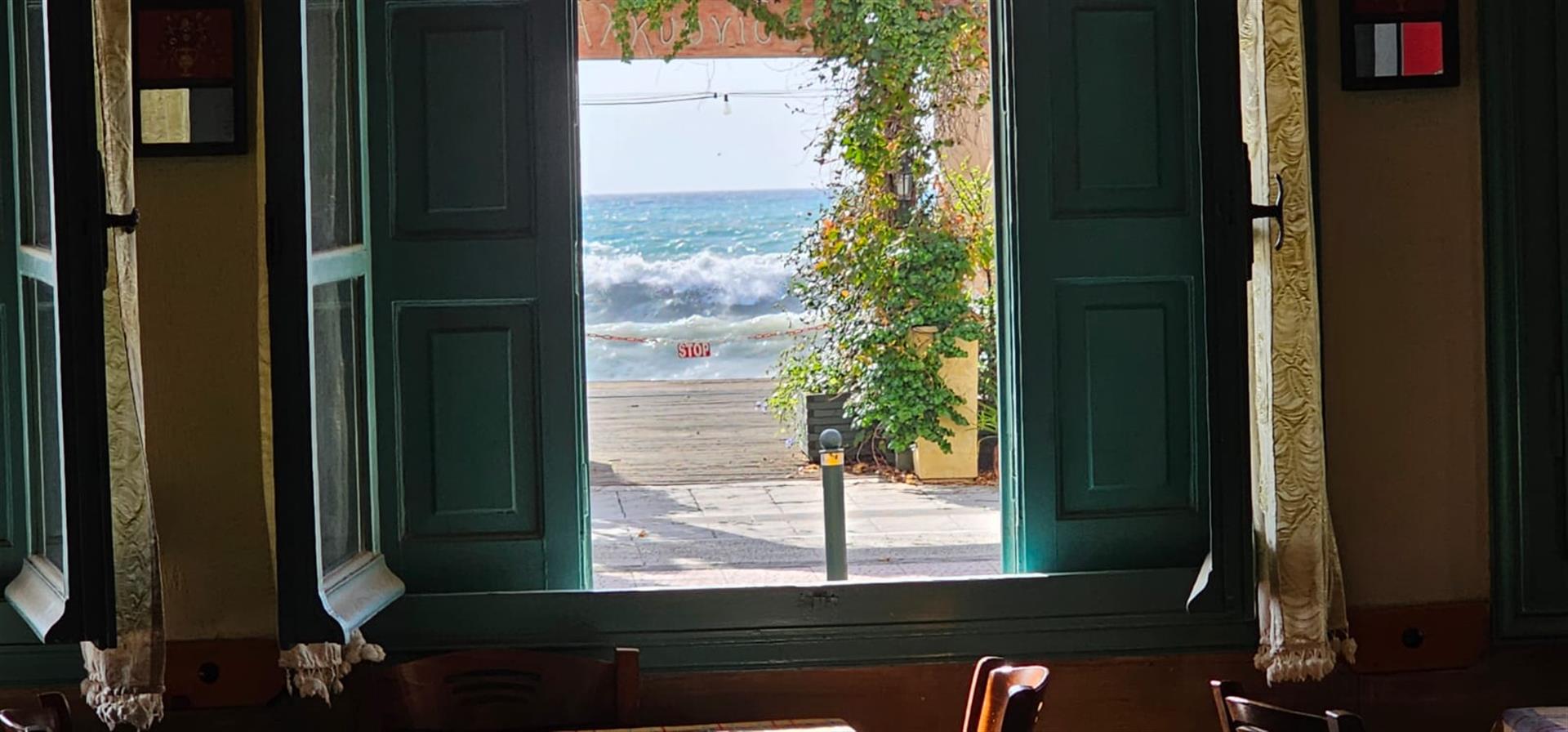 Prodaje se prizemna trgovina s potkrovljem