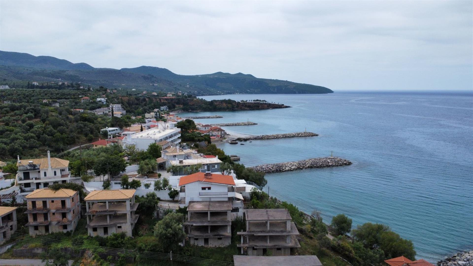Seaside house for sale in the picturesque village of Akrogiali Avias