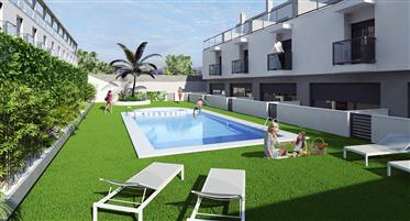 Triplex de 3 habitaciones y 3 baños con piscina comunitaria en Santa Pola
