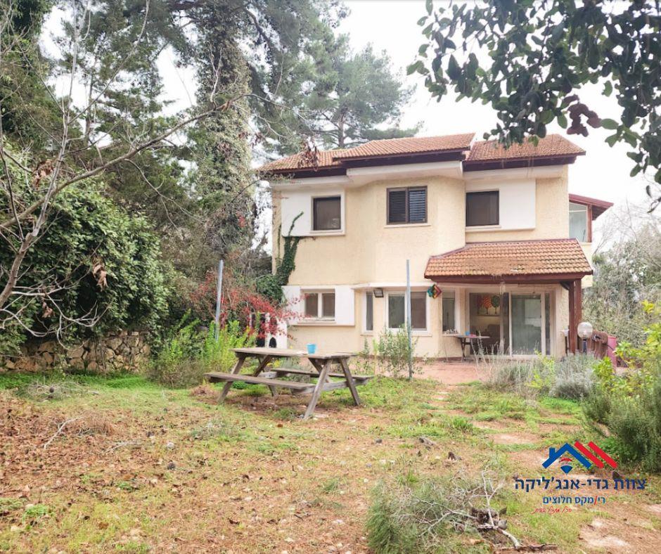 For sale in kfar- vradim 7-room Private house/Villa