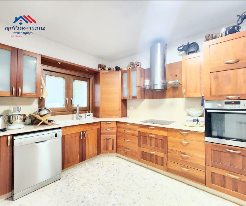 For sale in kfar- vradim 7-room Private house/Villa
