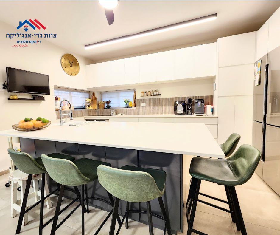 For sale in Kfar- Vradim Private house/Villa 6.5 rooms 