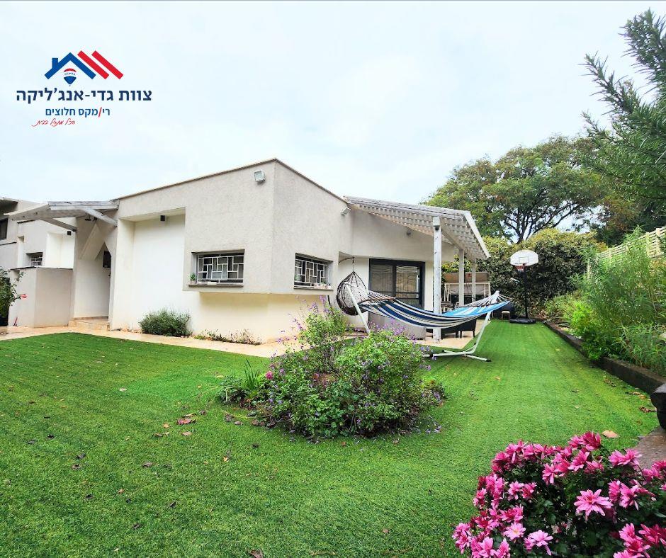 For sale in Kfar- Vradim Private house/Villa 6.5 rooms 