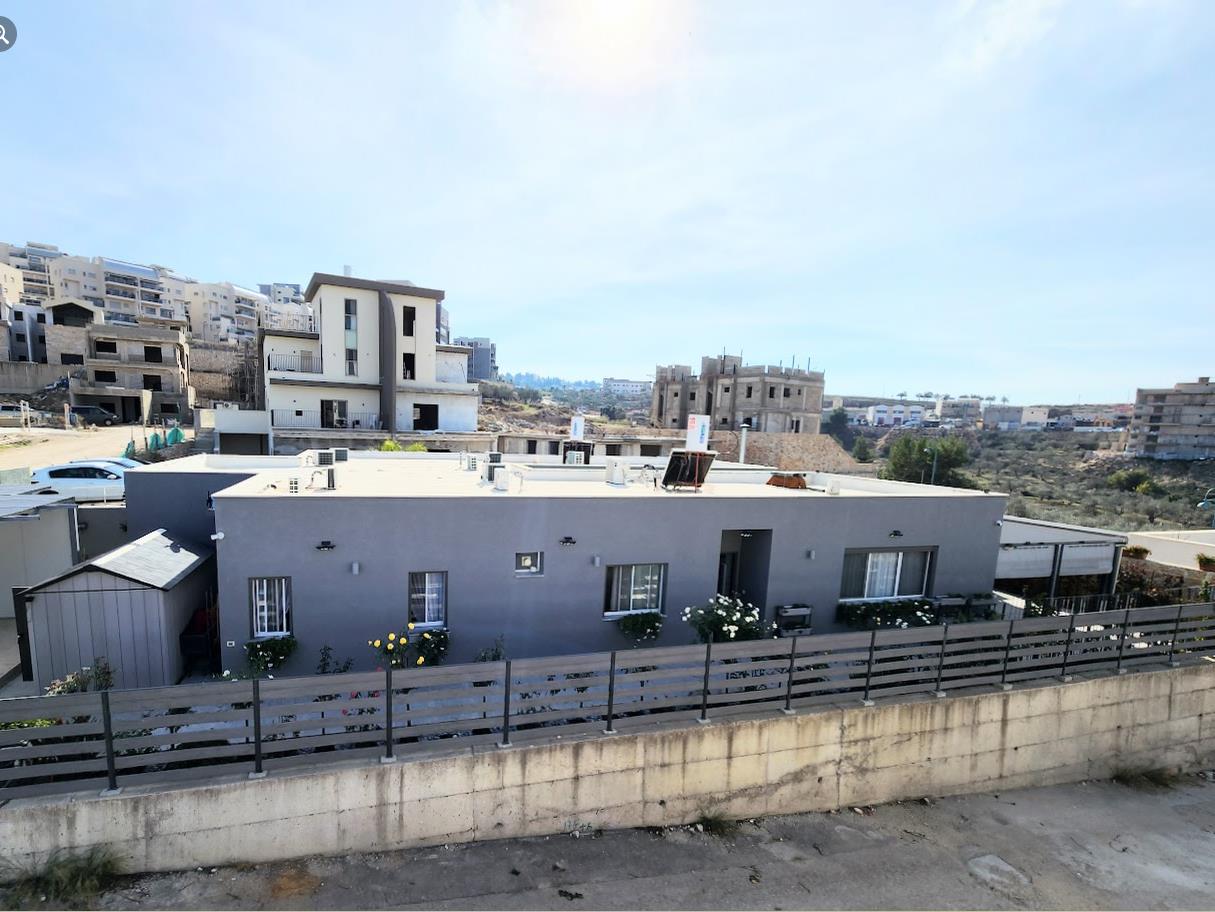 For sale private house/villa in the city Maalot