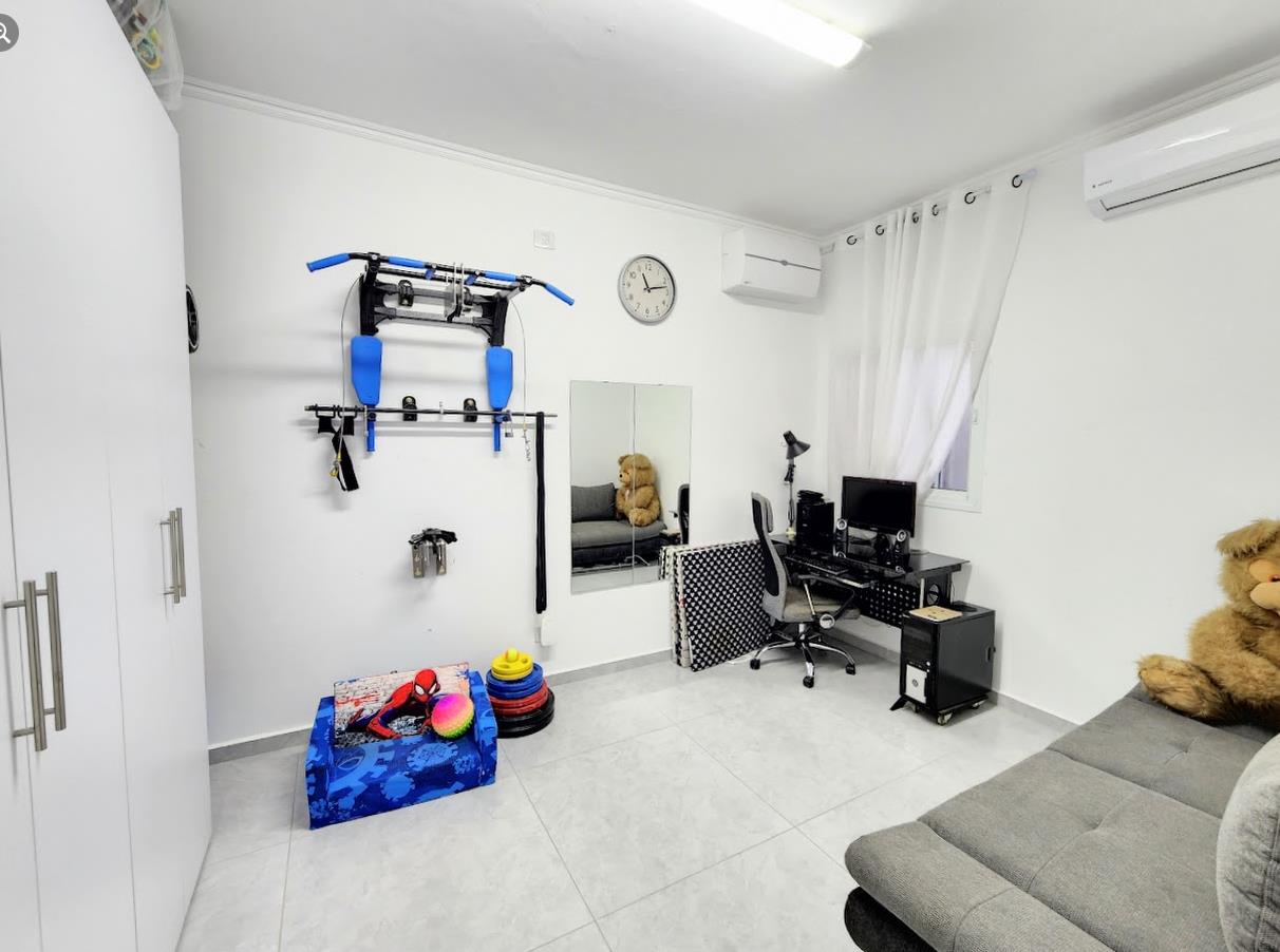 For sale private house/villa in the city Maalot