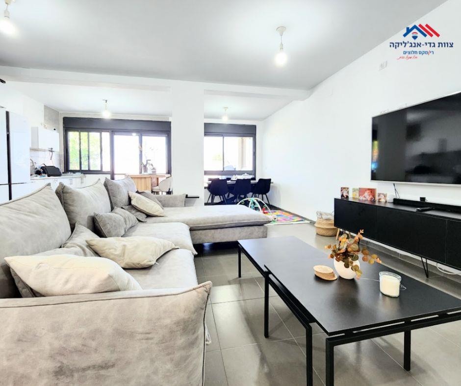 For sale Kfar-vradim in Israel 11-room private House/Villa