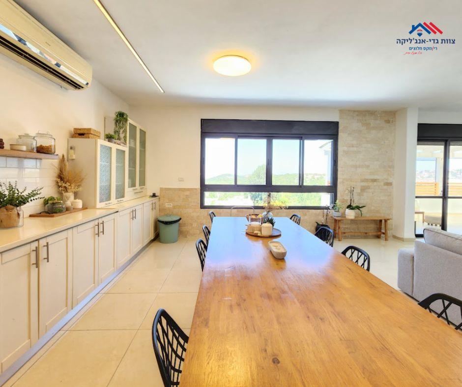 For sale Kfar-vradim in Israel 11-room private House/Villa