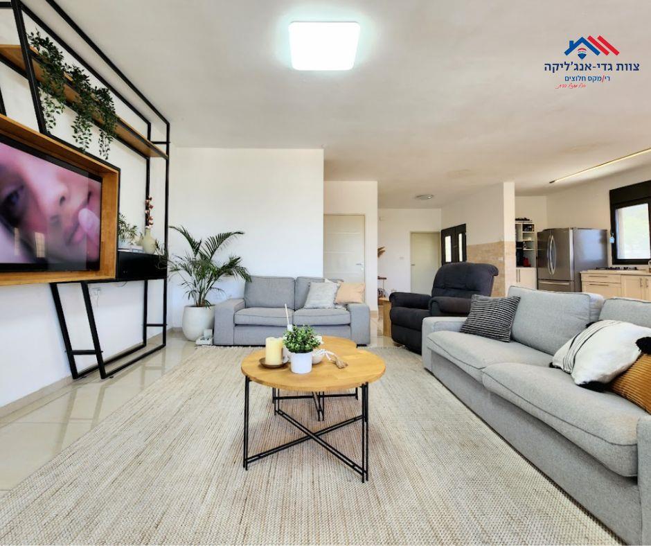 For sale Kfar-vradim in Israel 11-room private House/Villa