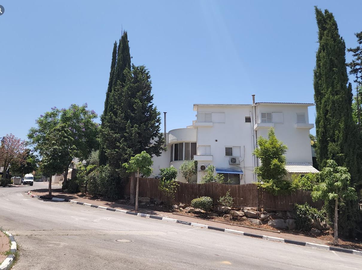 For sale privat house/villa in the city Maalot