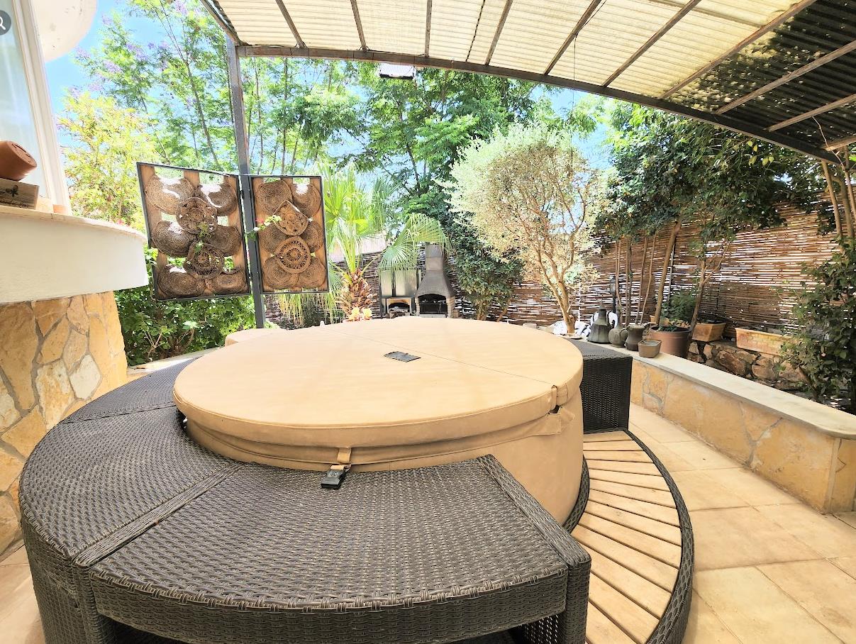 For sale privat house/villa in the city Maalot