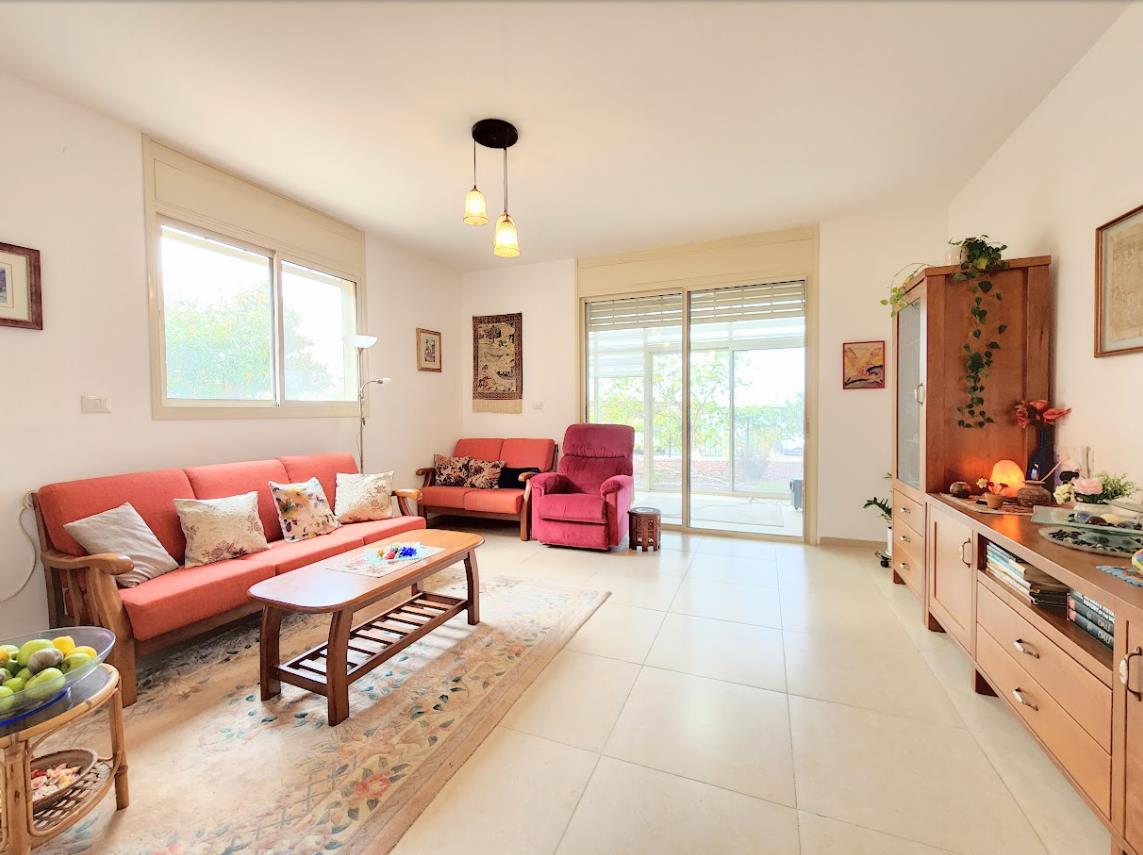  Garden apartment For sale in Maalot city 