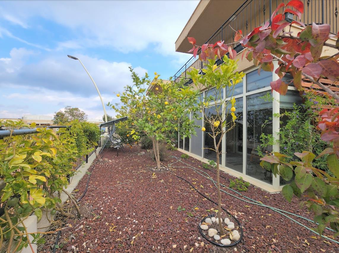  Garden apartment For sale in Maalot city 