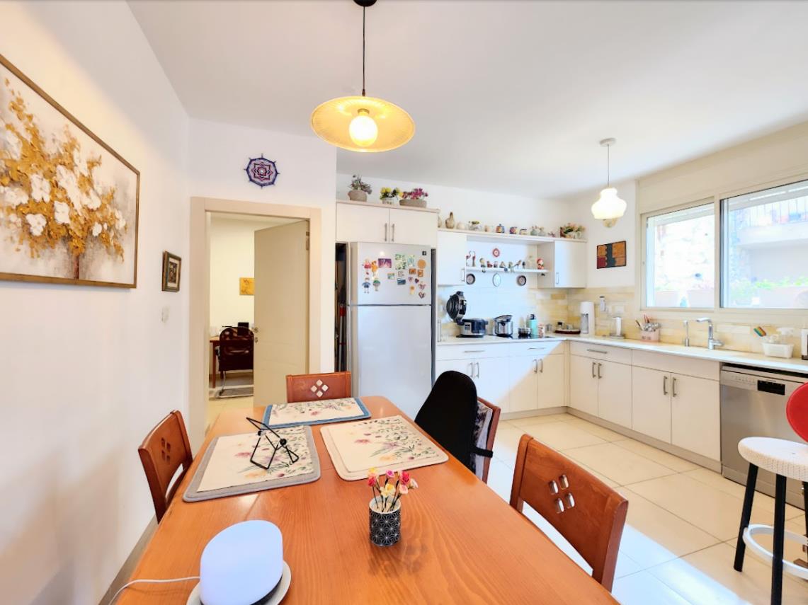  Garden apartment For sale in Maalot city 